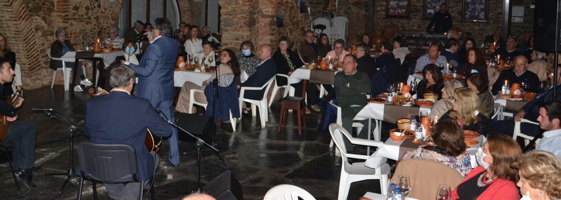 Fez-se silêncio para se ouvir cantar o fado na Enoteca de Redondo