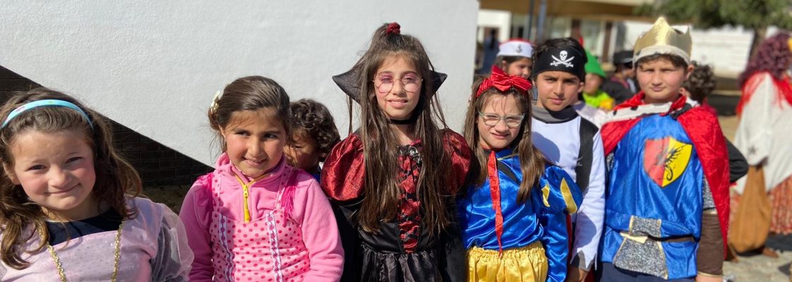 Foliões de palmo e meio desfilam no Agrupamento de Escolas de Redondo