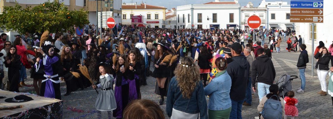 Corsos carnavalescos regressaram a Redondo