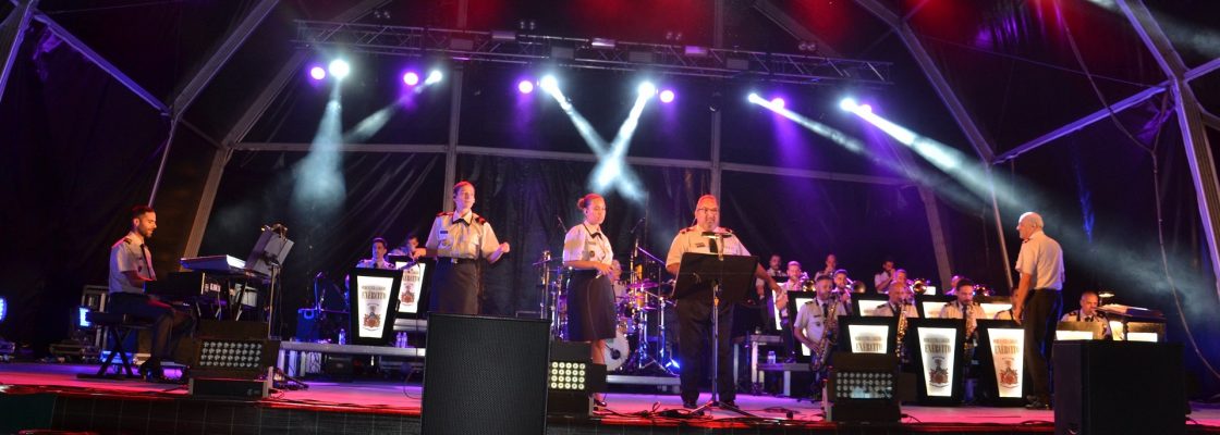 Ruas Floridas: Orquestra Ligeira do Exército seduziu Redondo