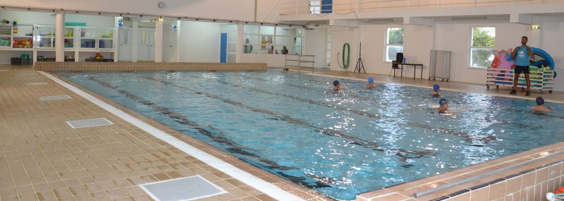 Ler em qualquer lugar | Biblioteca na Piscina Municipal Coberta de Redondo | de outubro de 2025 a...